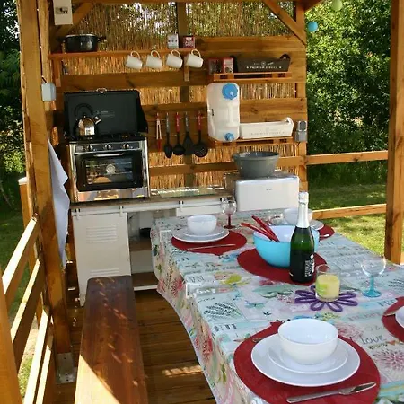 Glamping La Petite Lande Luxury tent